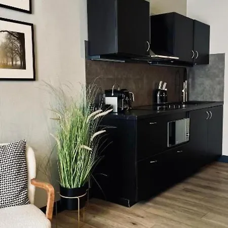 The Jade Elegant With Balcony Апартаменты