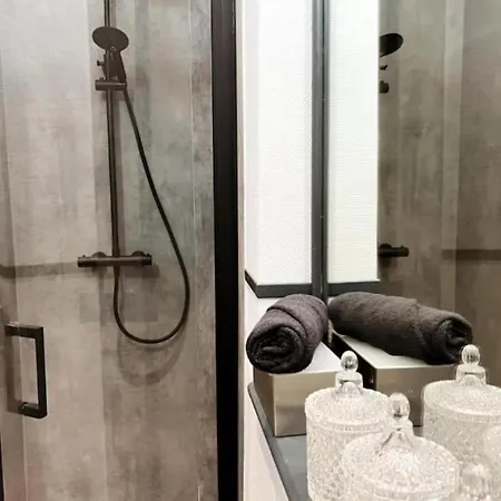 The Jade Elegant With Balcony * Spa