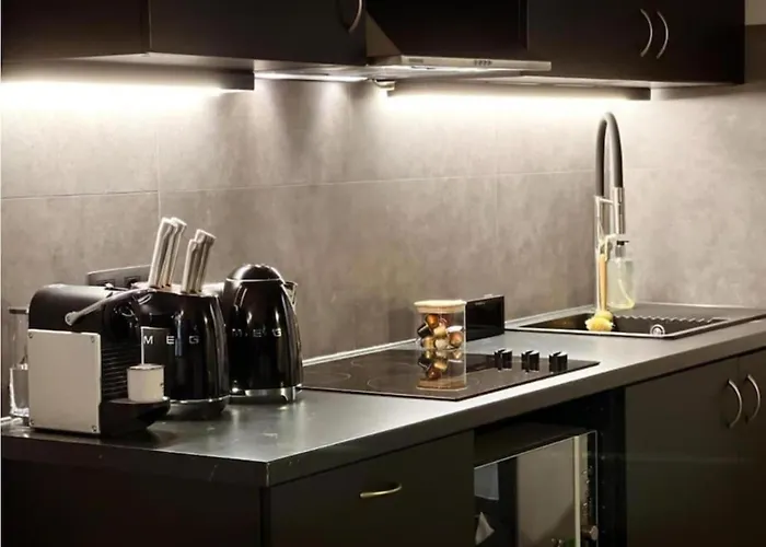 The Jade Elegant With Balcony *