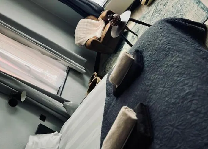 Apartment The Jade Elegant With Balcony