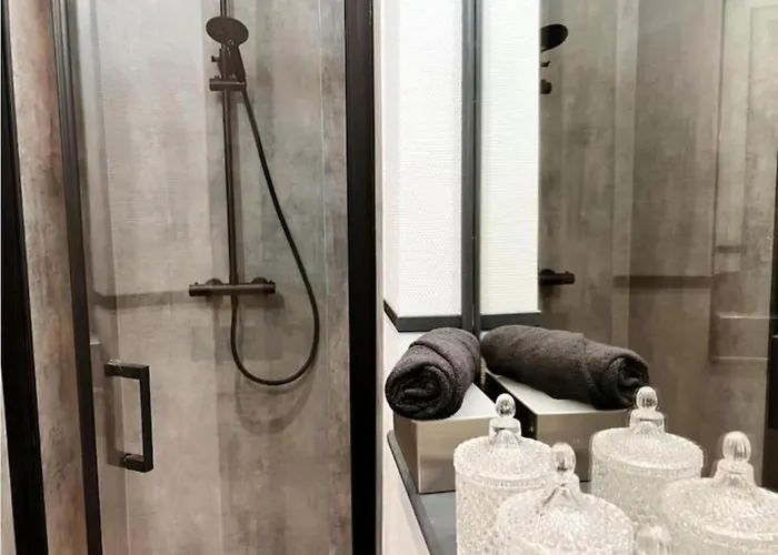 The Jade Elegant With Balcony * Spa